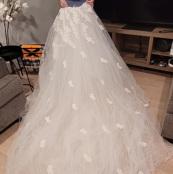 Wedding dress - Picture 6 of 9